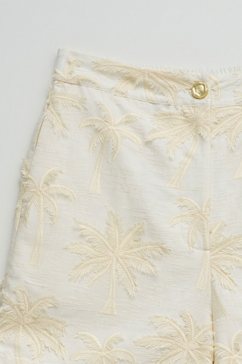 SHORTS WITH A THREE-DIMENSIONAL EFFECT