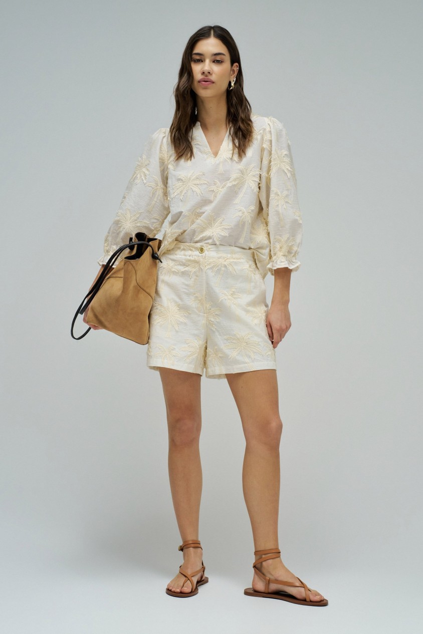 SHORTS WITH A THREE-DIMENSIONAL EFFECT