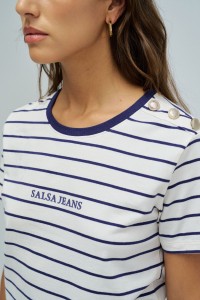 T-SHIRT DE RISCAS COM BRANDING