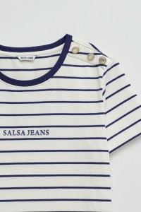 T-SHIRT DE RISCAS COM BRANDING