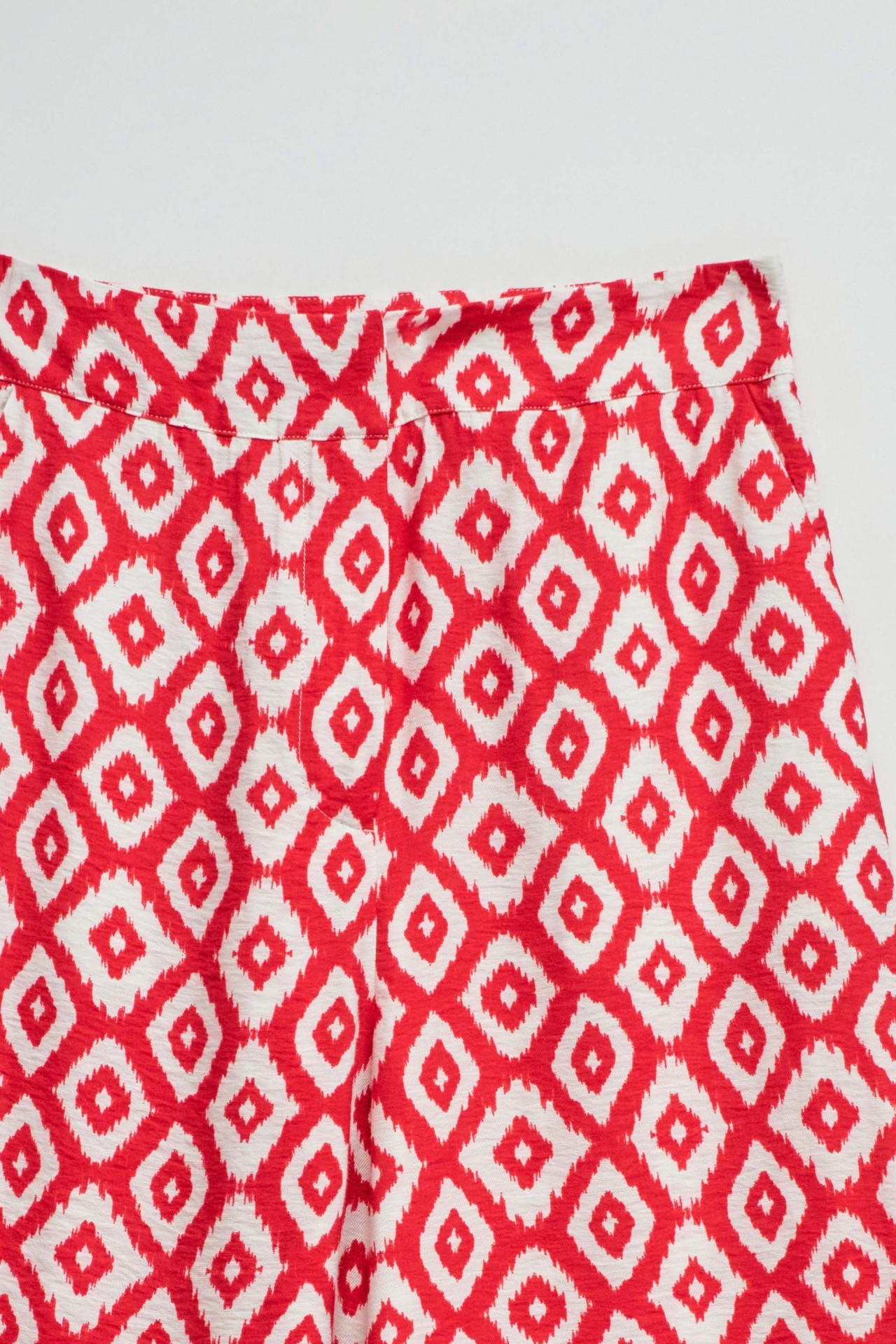 BROEK MET REGULAR FIT EN PATROON
