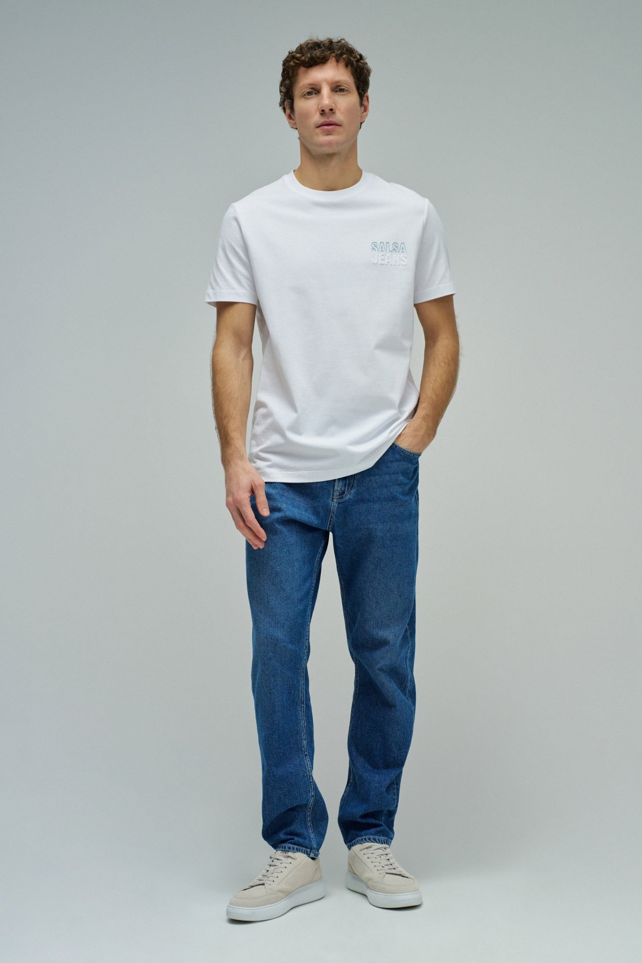 T-SHIRT WITH BRANDING
