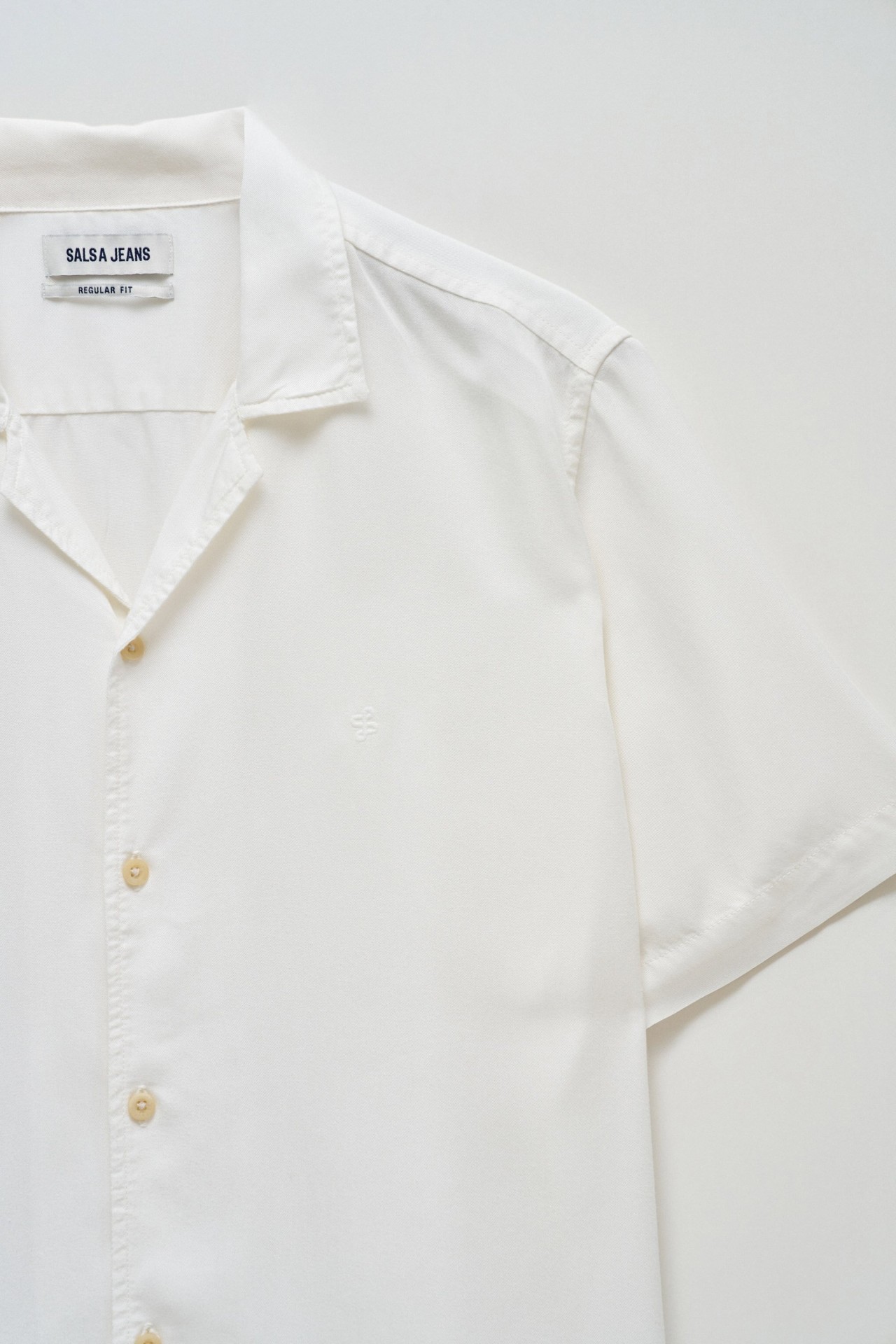 CAMISA EM DENIM LEVE