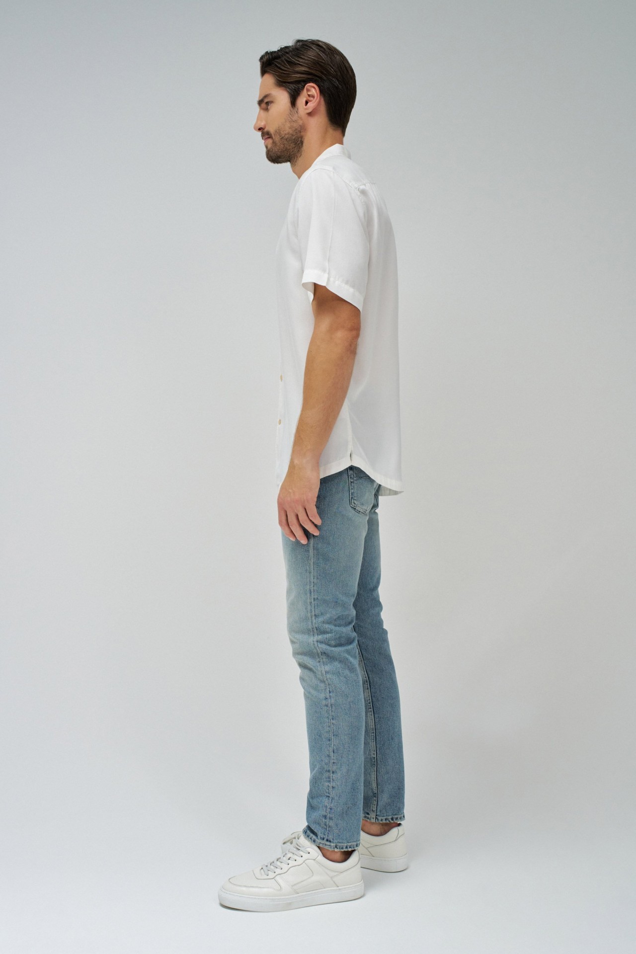 CAMISA EM DENIM LEVE