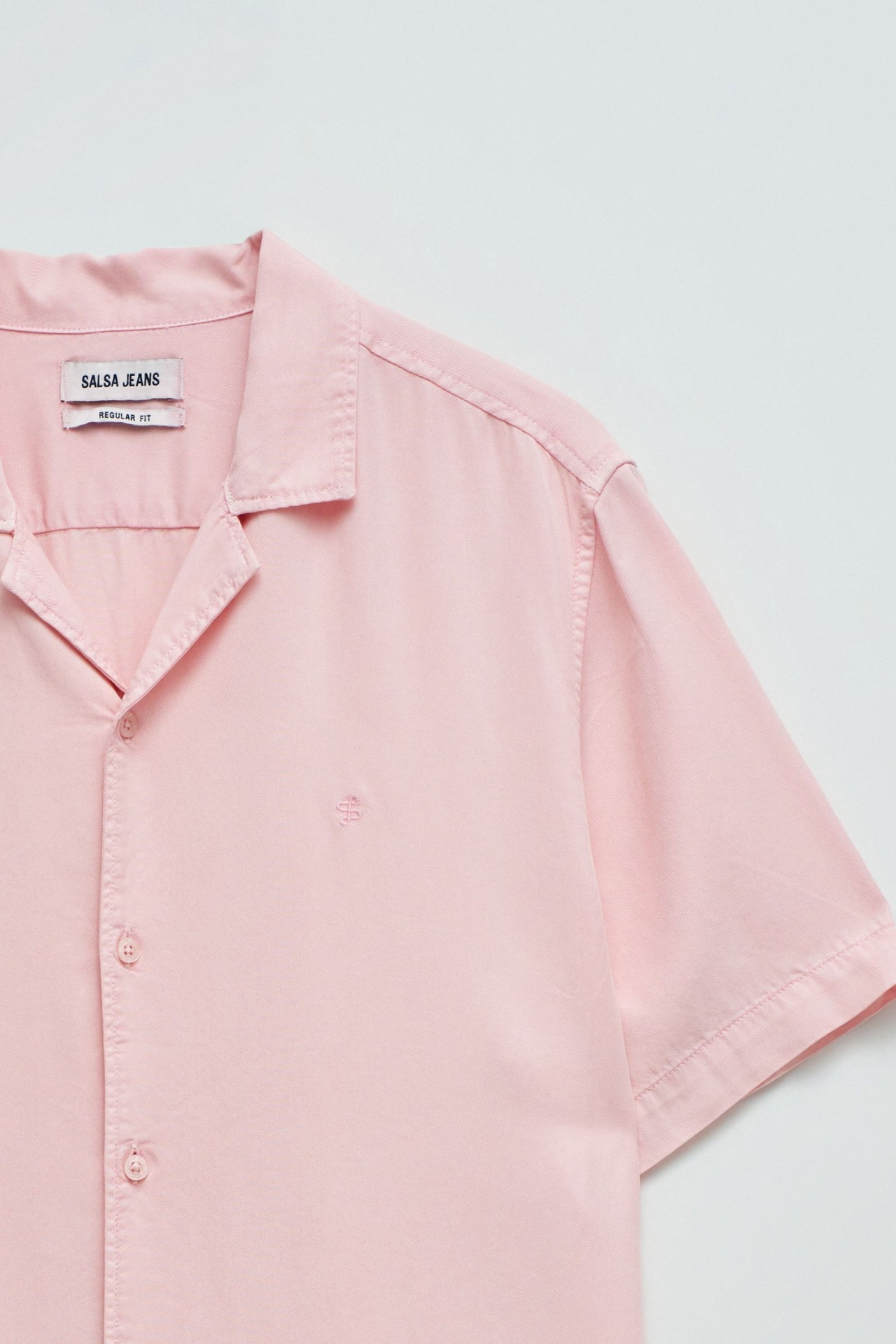 CAMISA EM DENIM LEVE