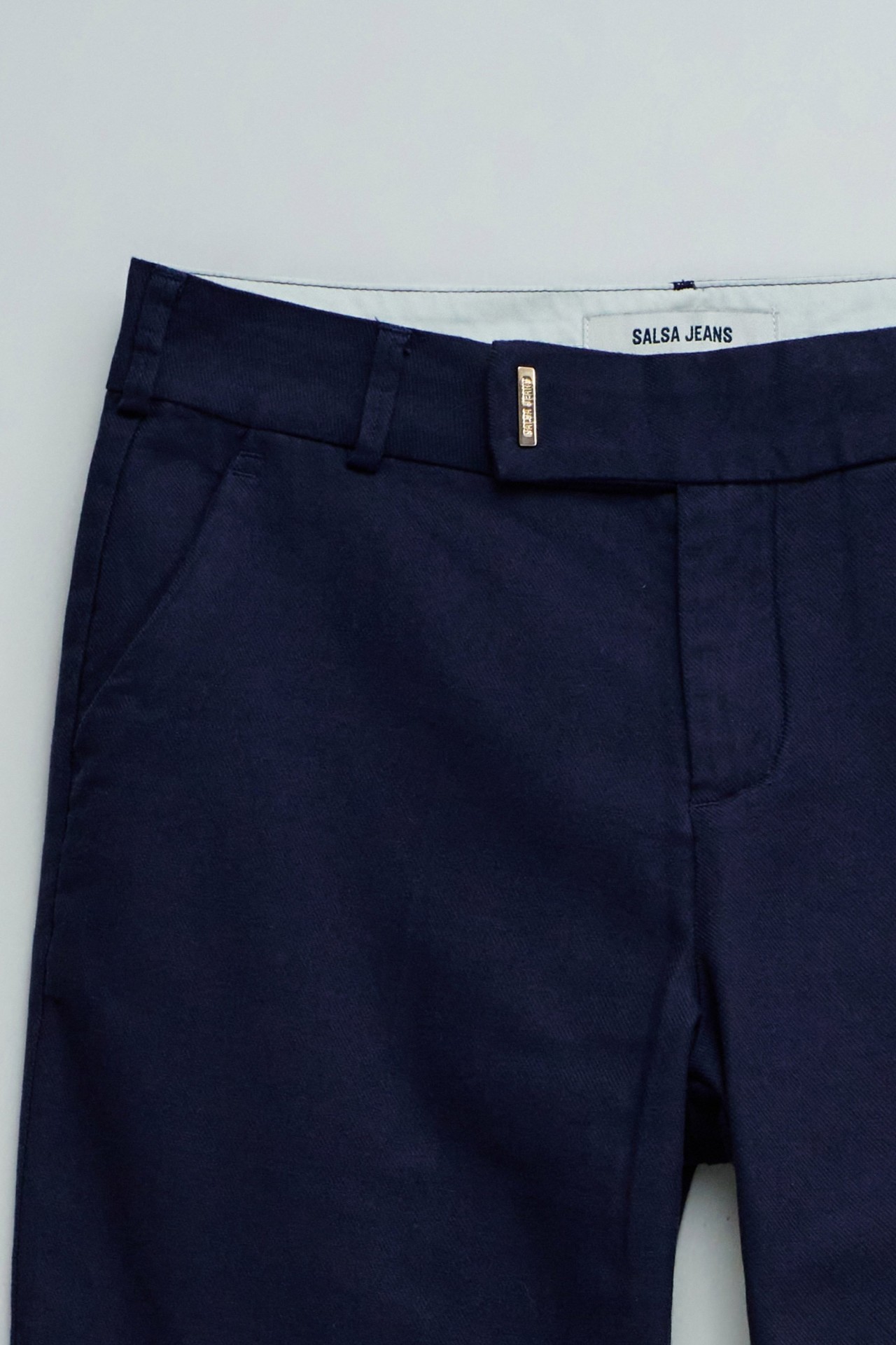 CHINO FLARE COM LINHO