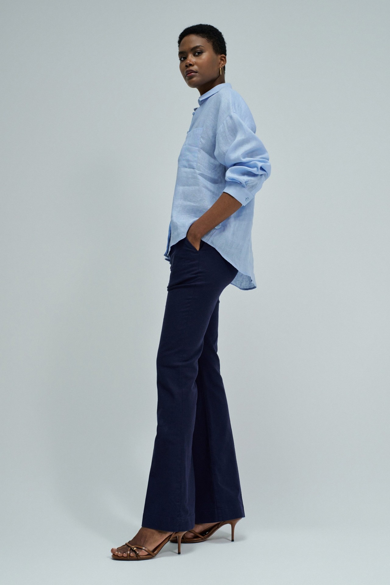 CHINO FLARE COM LINHO