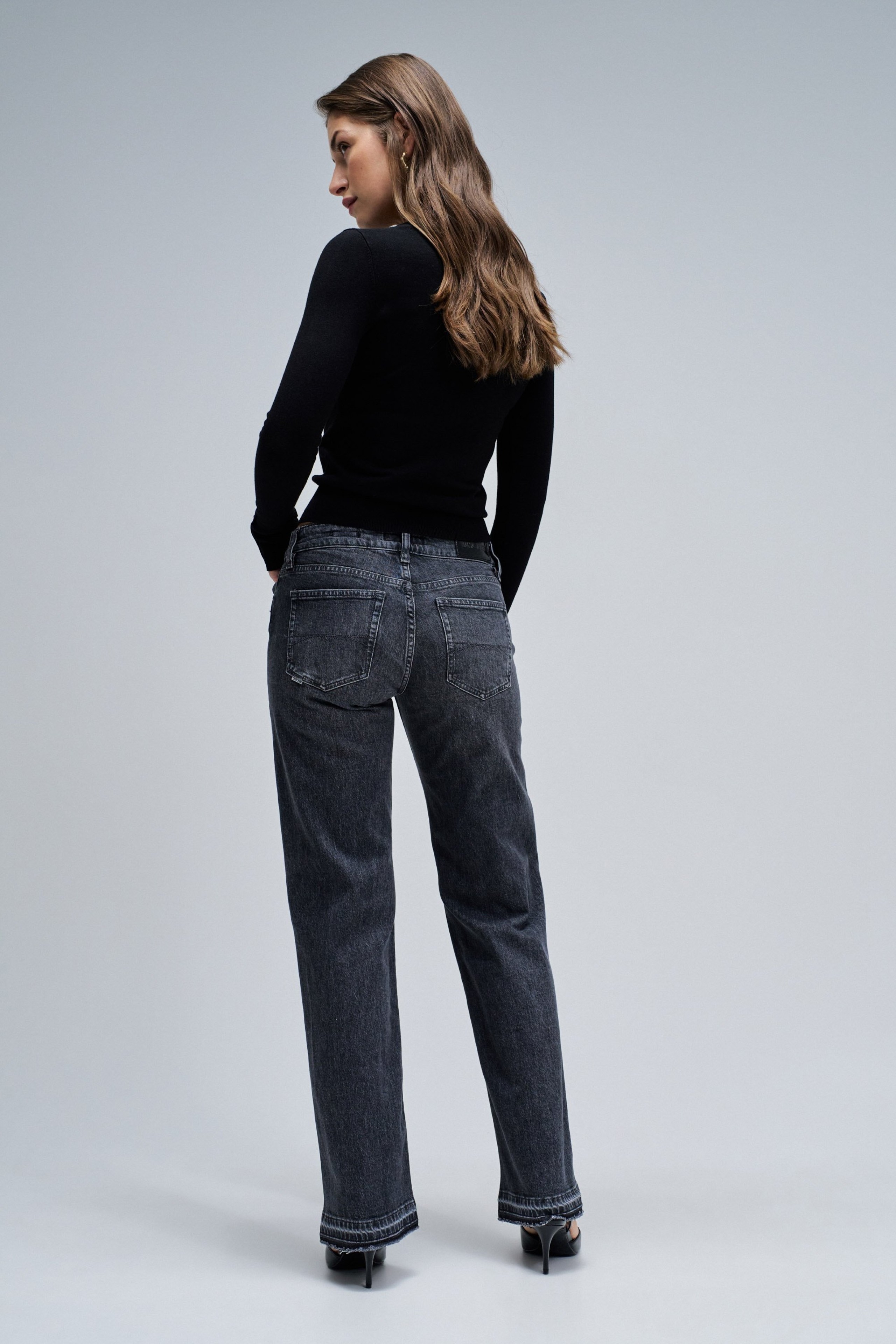 JEANS LOW RISE STRAIGHT