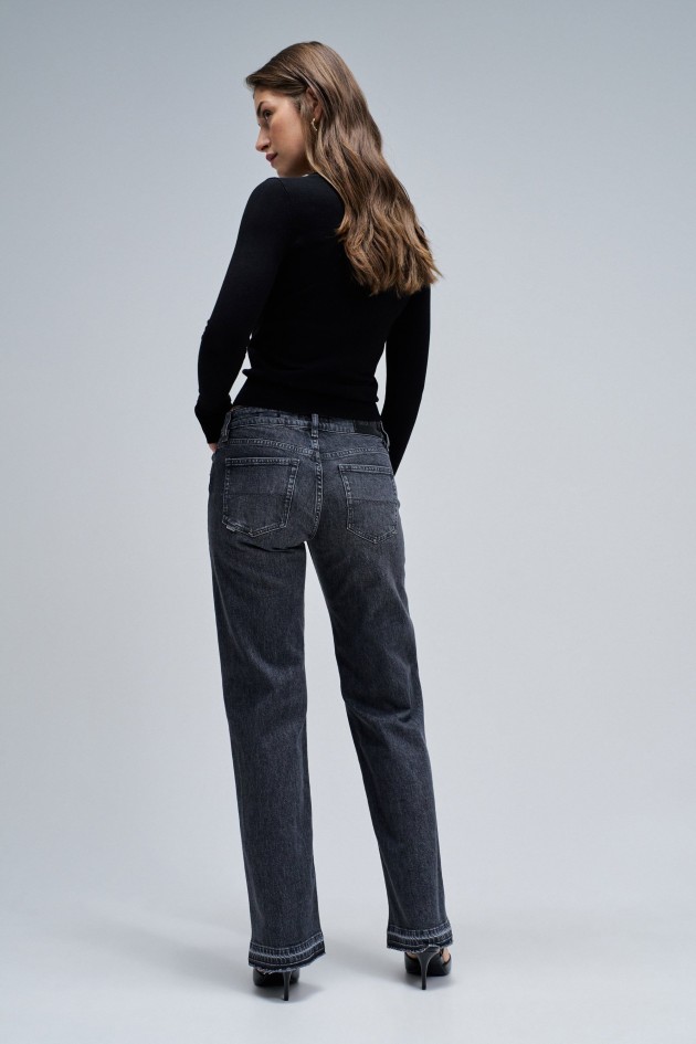 LOW RISE STRAIGHT JEANS
