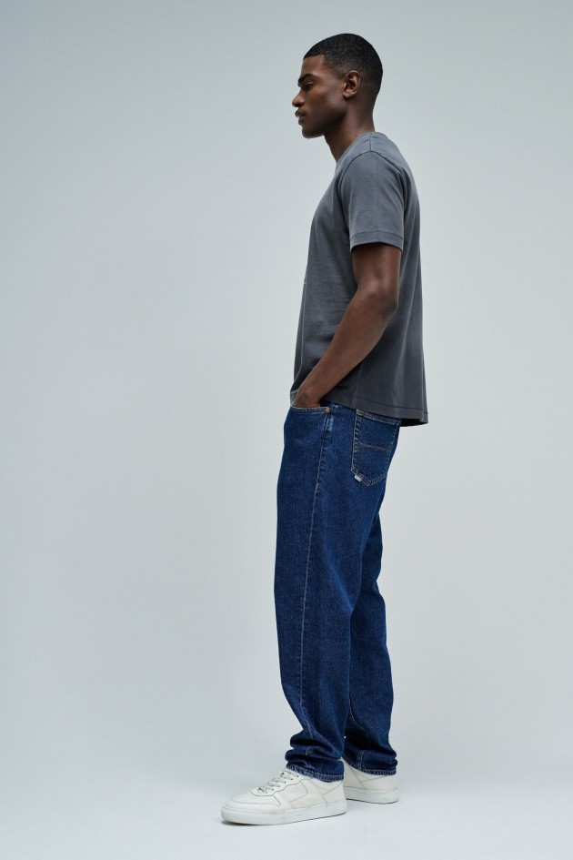 T-SHIRT MET DRUK EN MERKIDENTIFICATIE