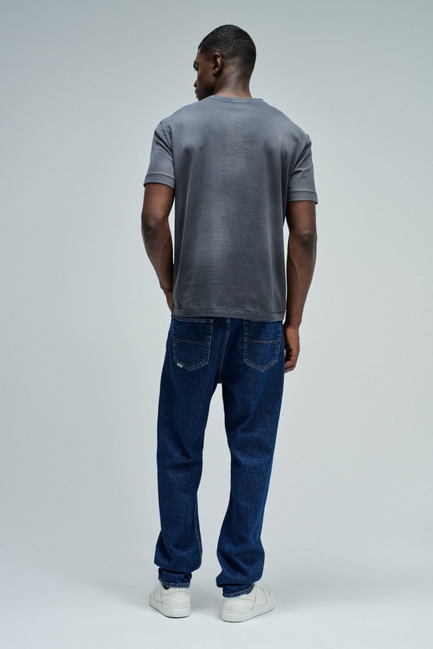 T-SHIRT MET DRUK EN MERKIDENTIFICATIE