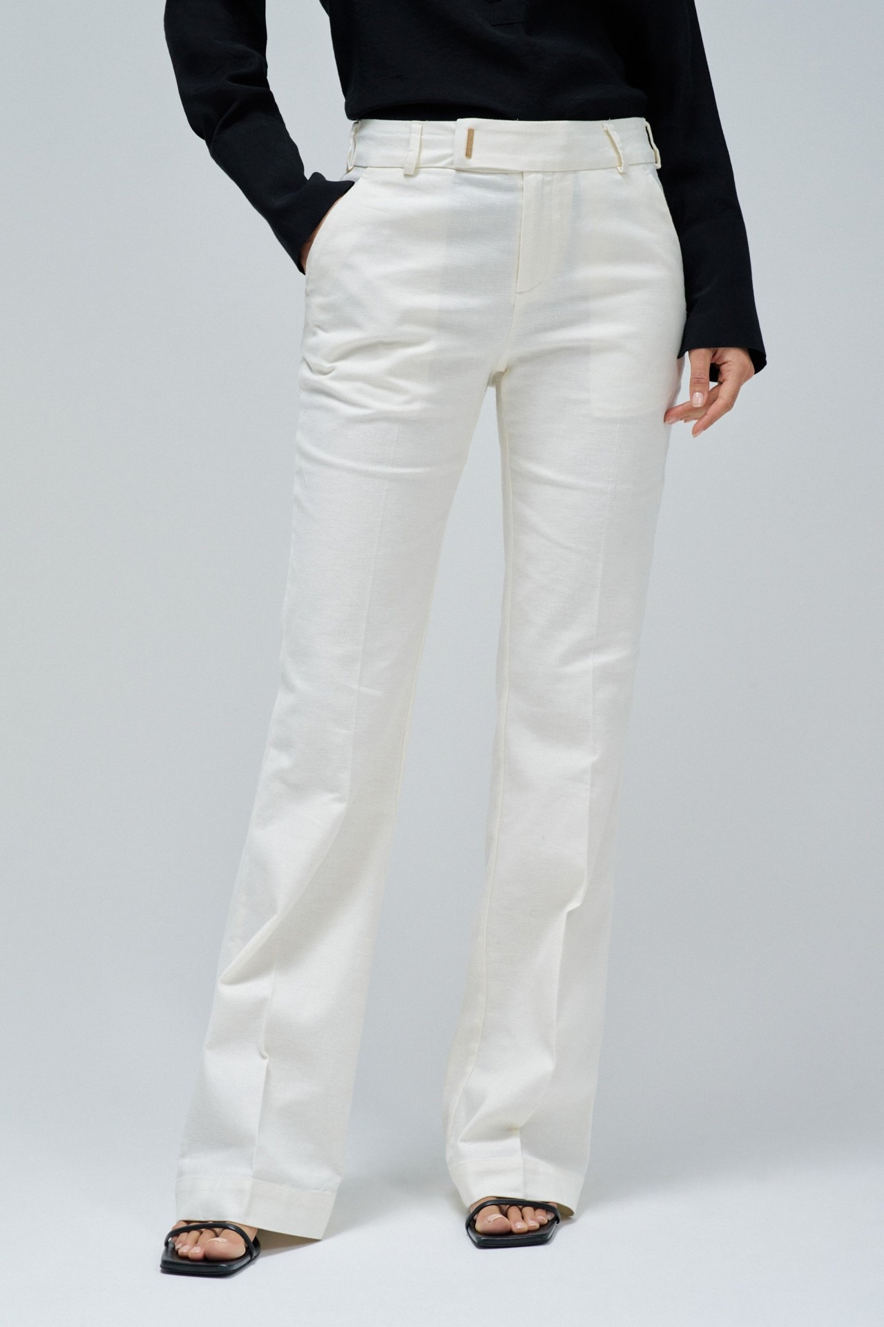CHINO FLARE EM LINHO