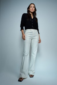 CHINO FLARE EM LINHO CHINO FLARE EM LINHO