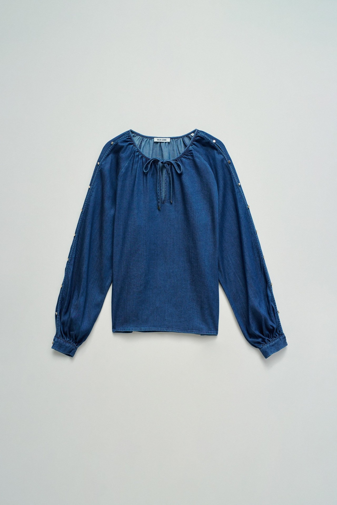 BLUSA EM LIGHTDENIM