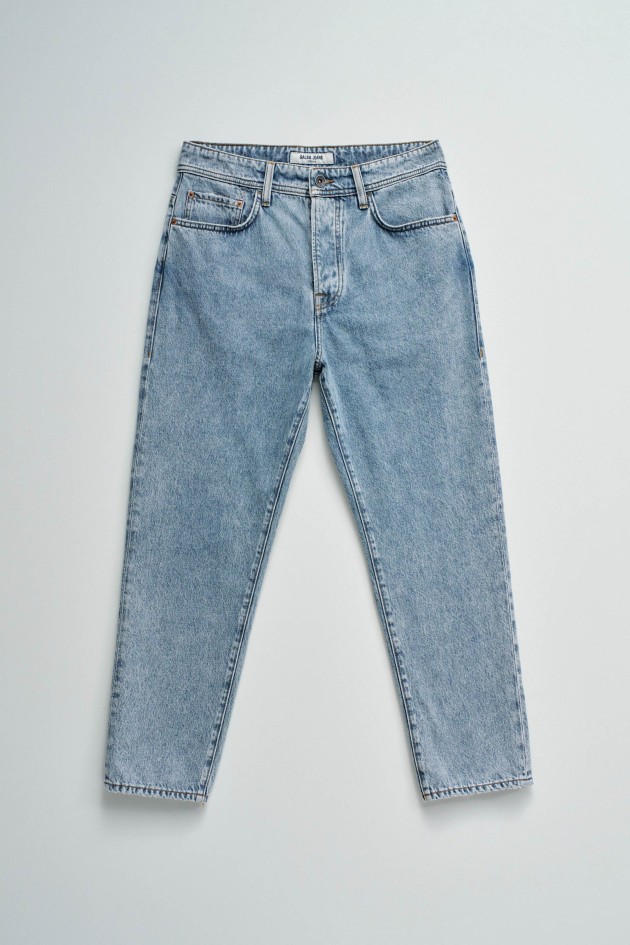 TAPERED FIT JEANS