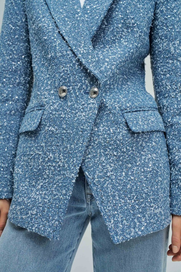 BLAZER EM DENIM COM JACQUARD E LANTEJOULAS