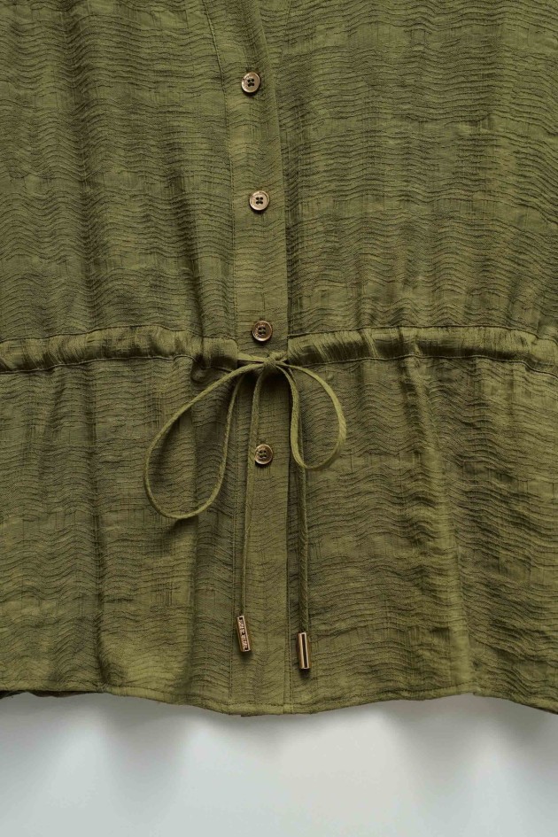 BLUSA TEXTURADA COM CINTO
