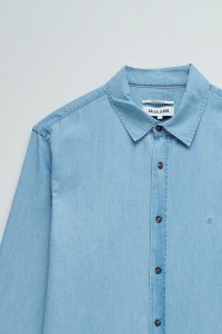 CAMISA EM DENIM LEVE