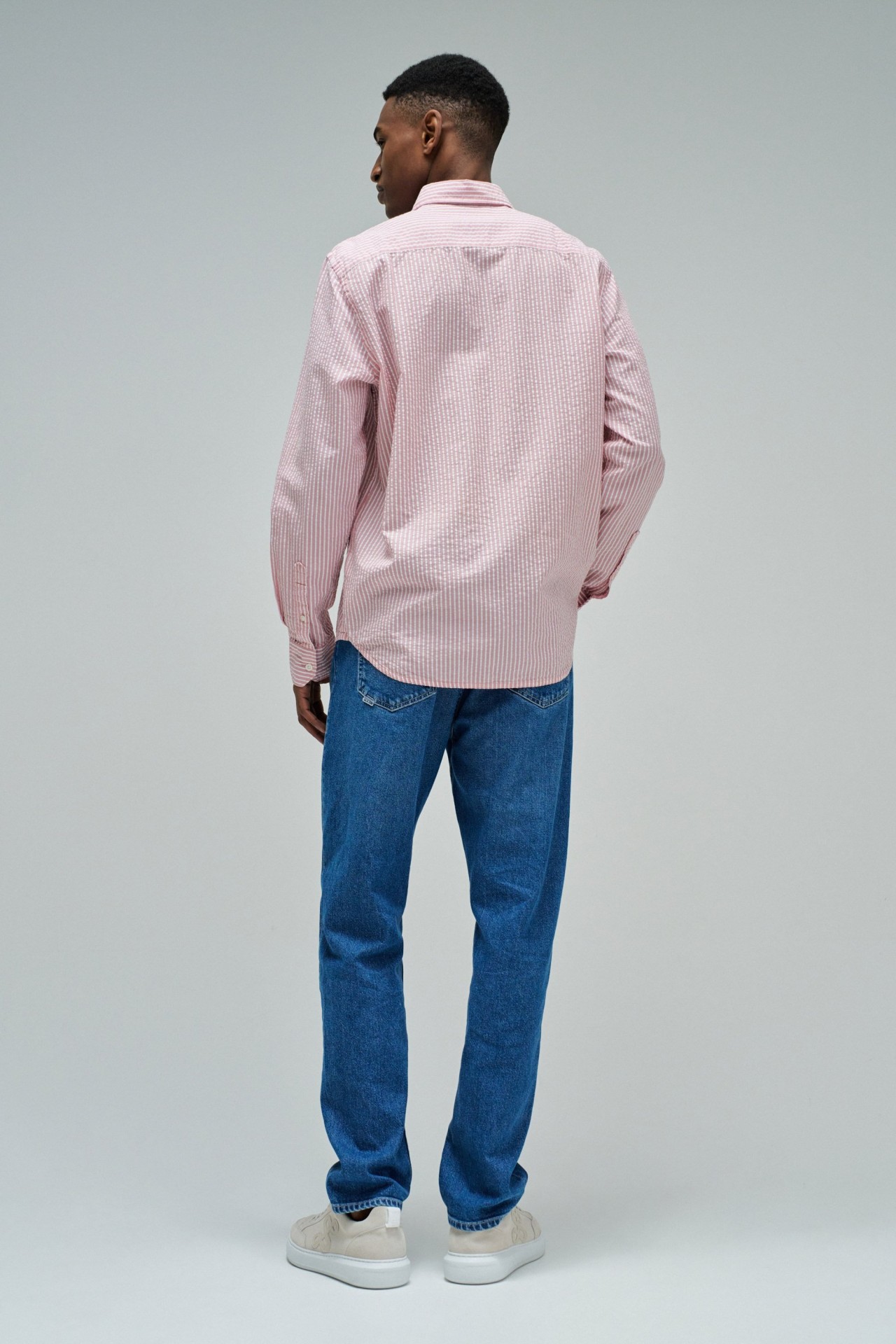 CAMISA COM RISCAS