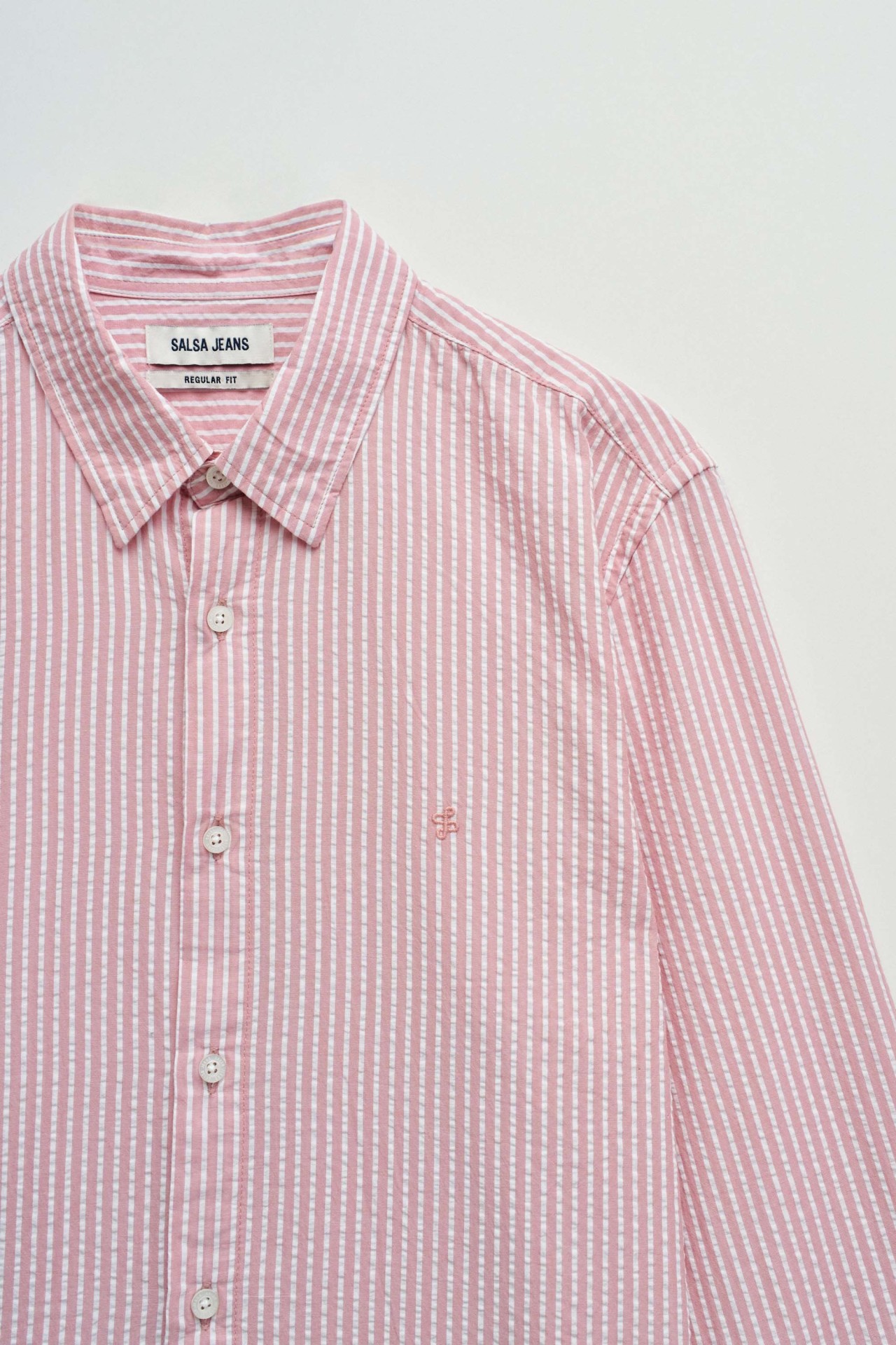 CAMISA COM RISCAS