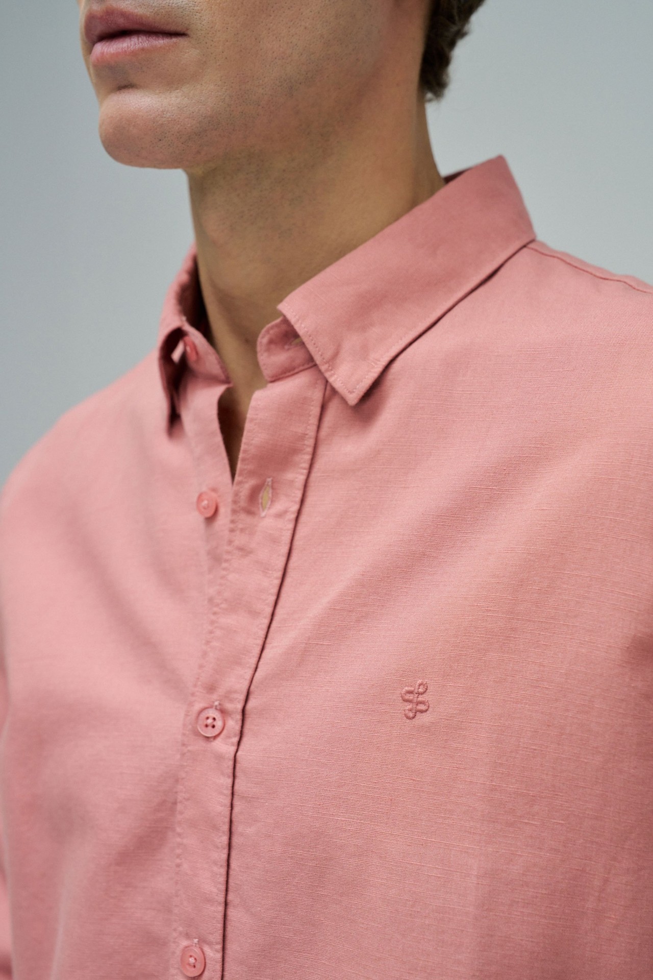 CAMISA COM MISTURA DE LINHO