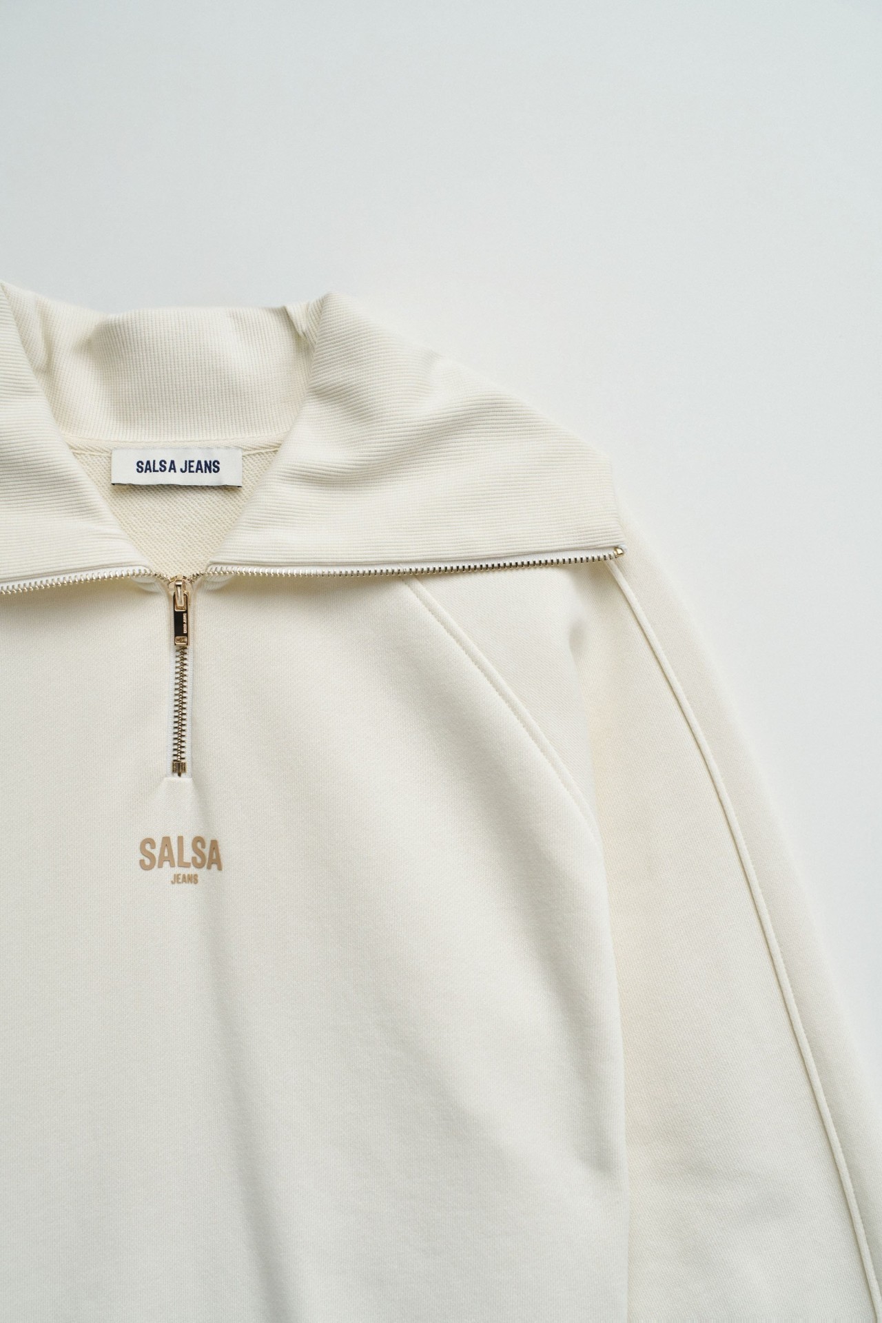SWEATSHIRT MIT HALBEM REI�VERSCHLUSS