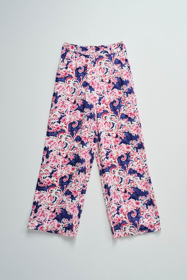 CALÇAS REGULAR FIT COM PADRÃO FLORAL