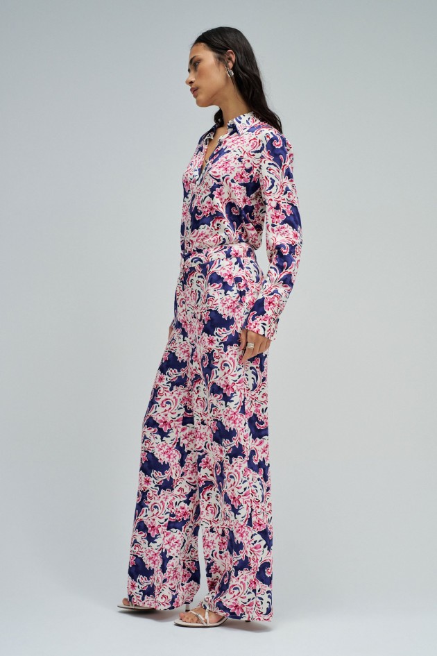CALÇAS REGULAR FIT COM PADRÃO FLORAL