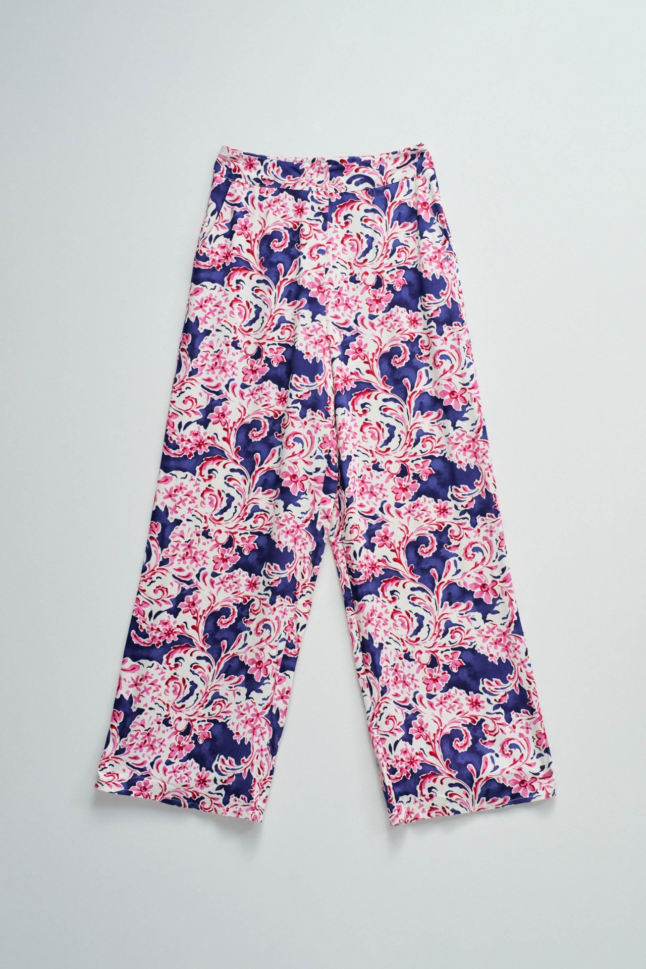 CAL�AS REGULAR FIT COM PADR�O FLORAL