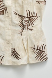 CAMISA COM BORDADOS