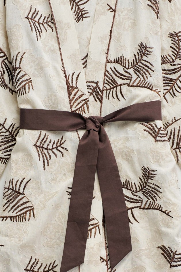 KIMONO COM BORDADOS