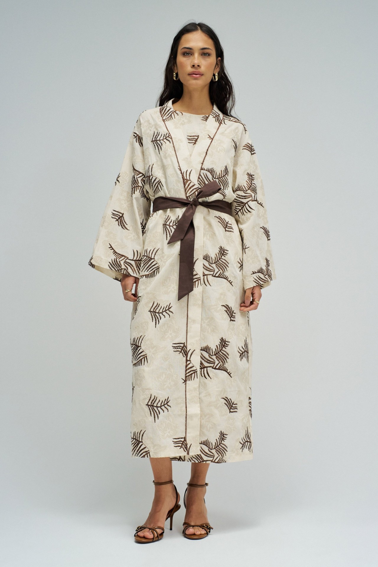 KIMONO COM BORDADOS