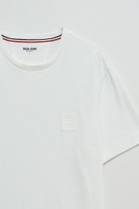 T-SHIRT AVEC BRANDING