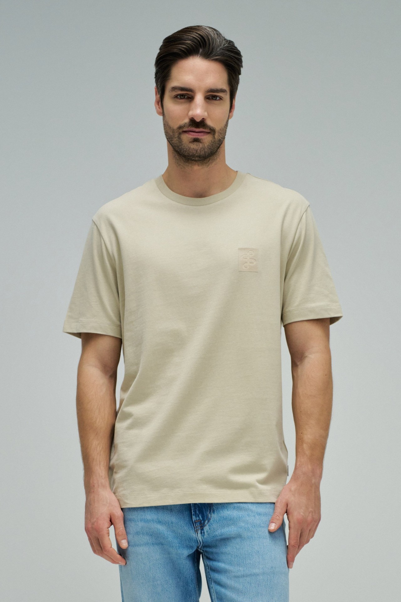T-SHIRT AVEC BRANDING