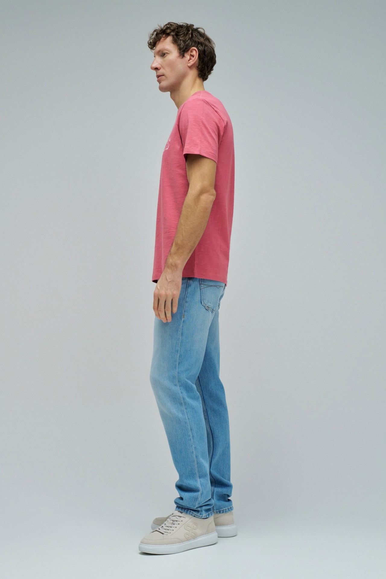 T-SHIRT WITH BRANDING