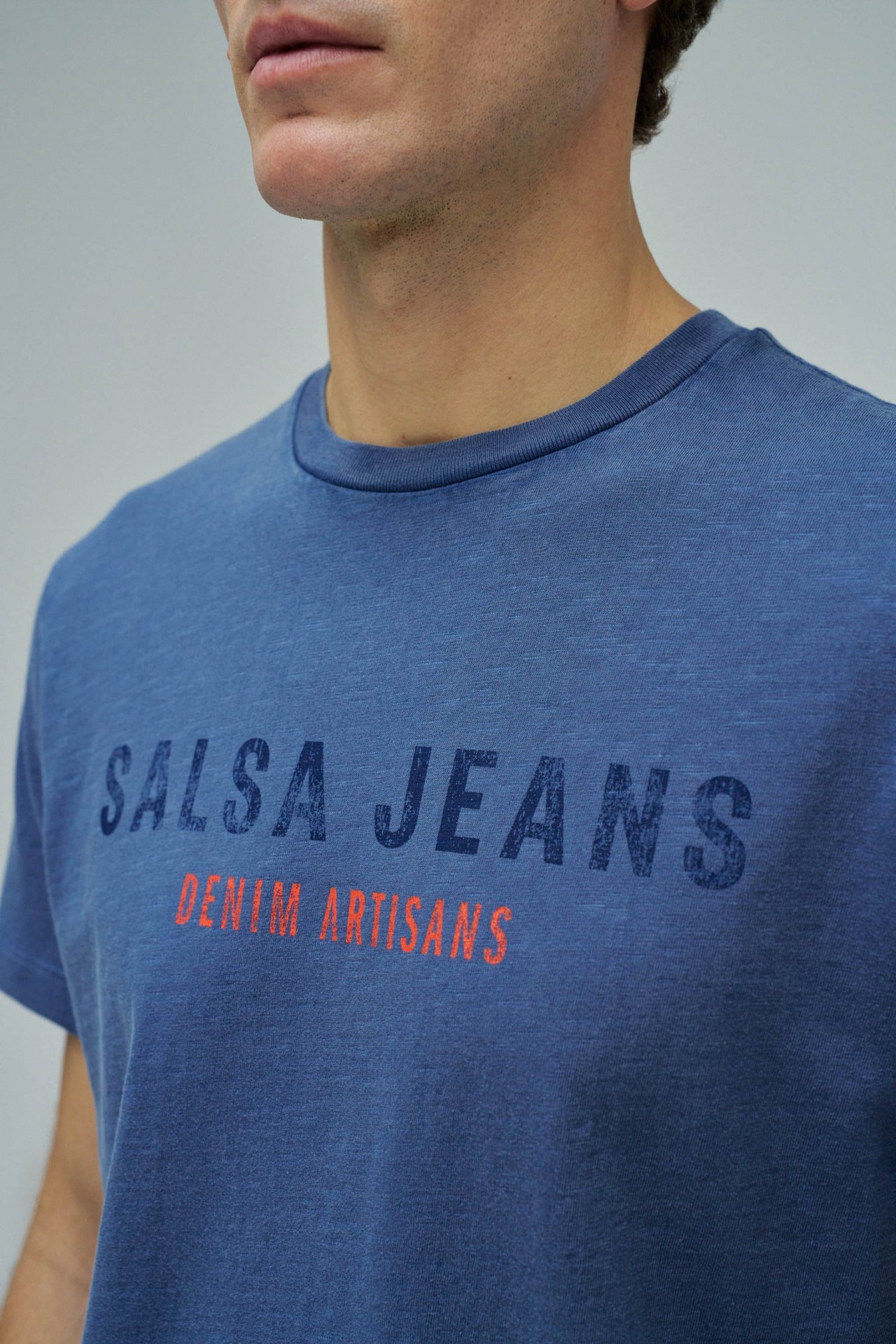 T-SHIRT WITH BRANDING