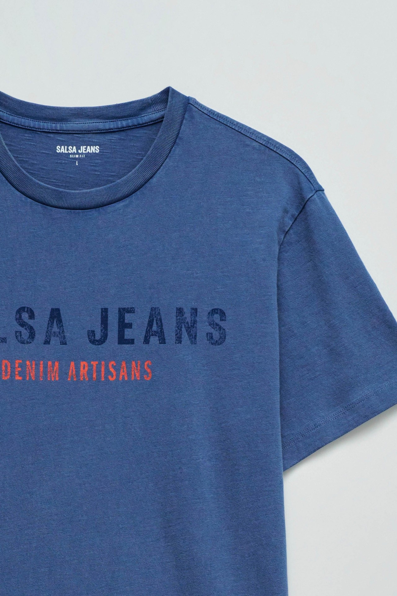 T-SHIRT WITH BRANDING