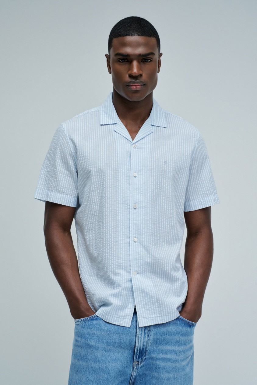 SHORT-SLEEVED SHIRT