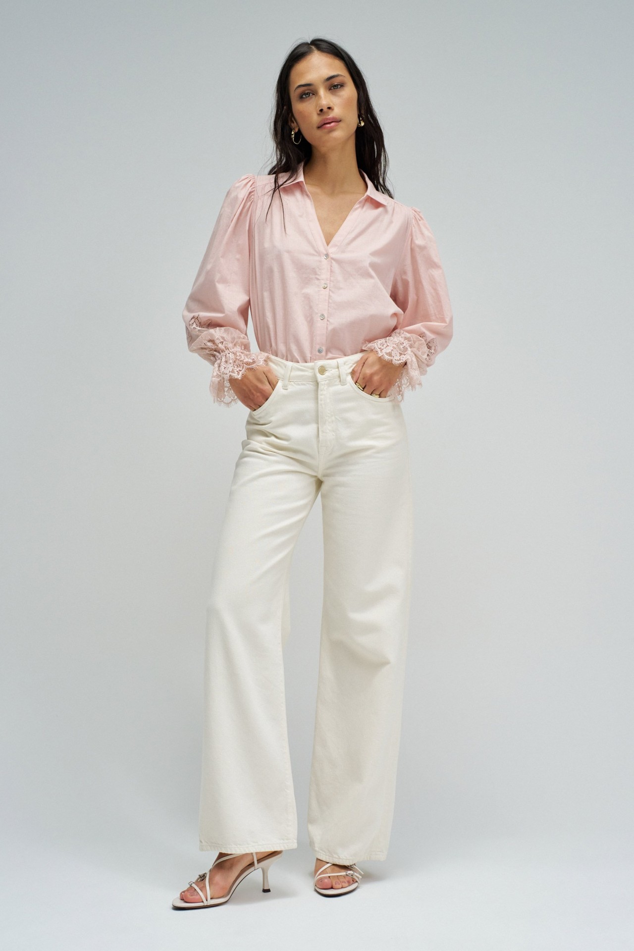 CAMISA COM RENDA