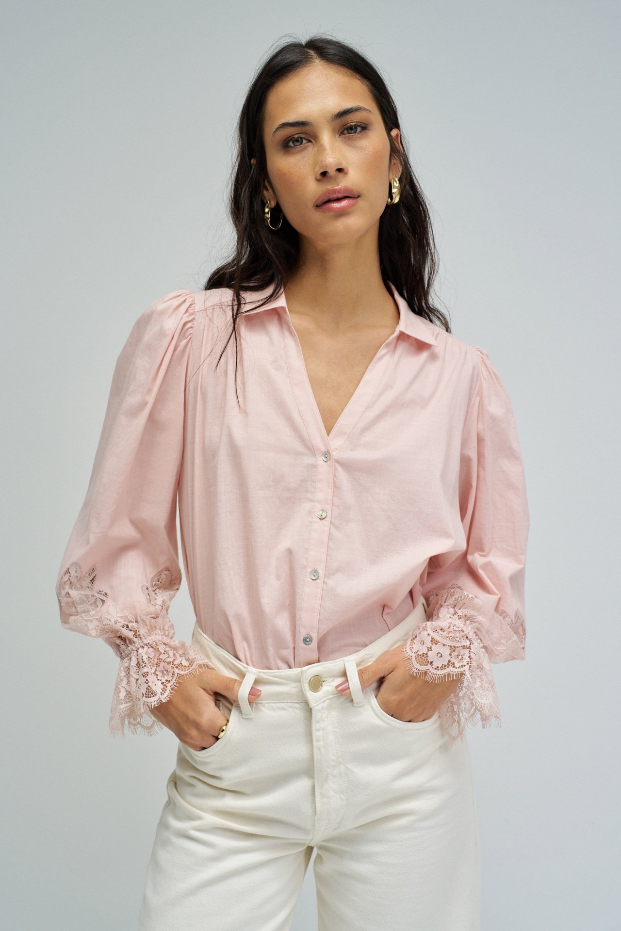 CAMISA COM RENDA