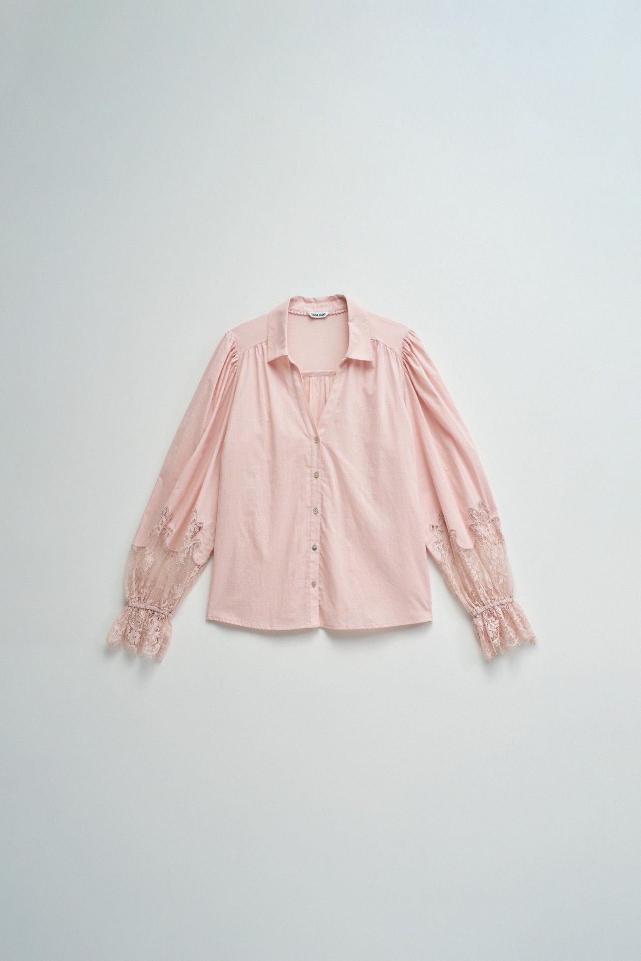 CAMISA COM RENDA