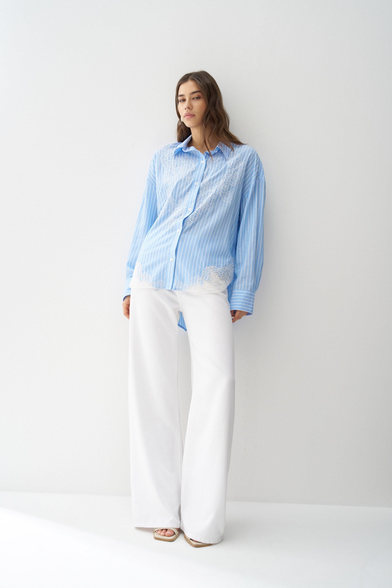 CAMISA DE RISCAS COM RENDA