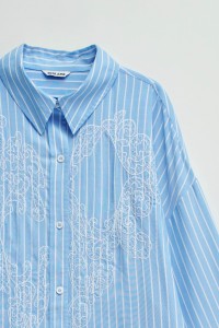 CAMISA DE RISCAS COM RENDA