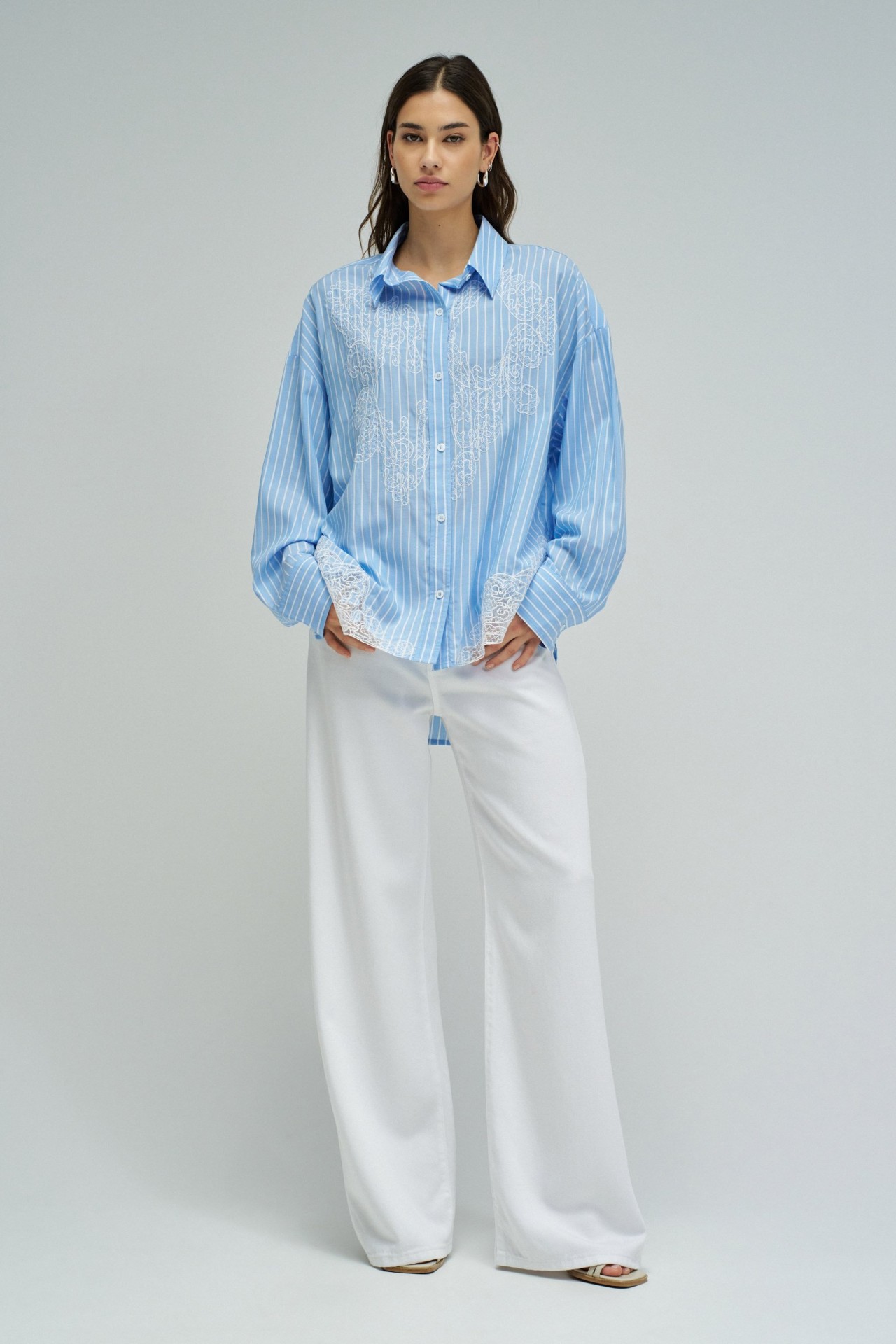 CAMISA DE RISCAS COM RENDA