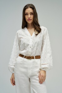 BLUSA COM BORDADOS