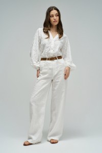 BLUSA COM BORDADOS