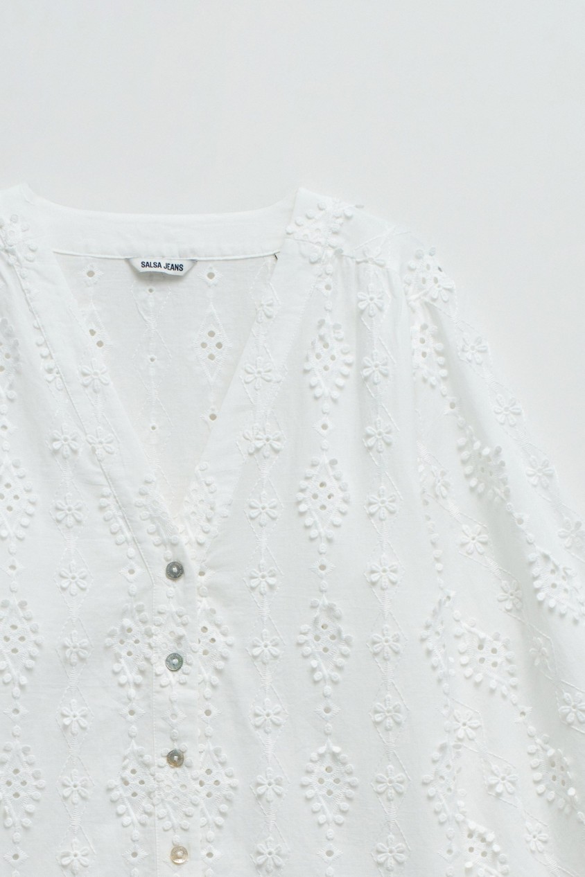 BLUSE MIT STICKEREIEN