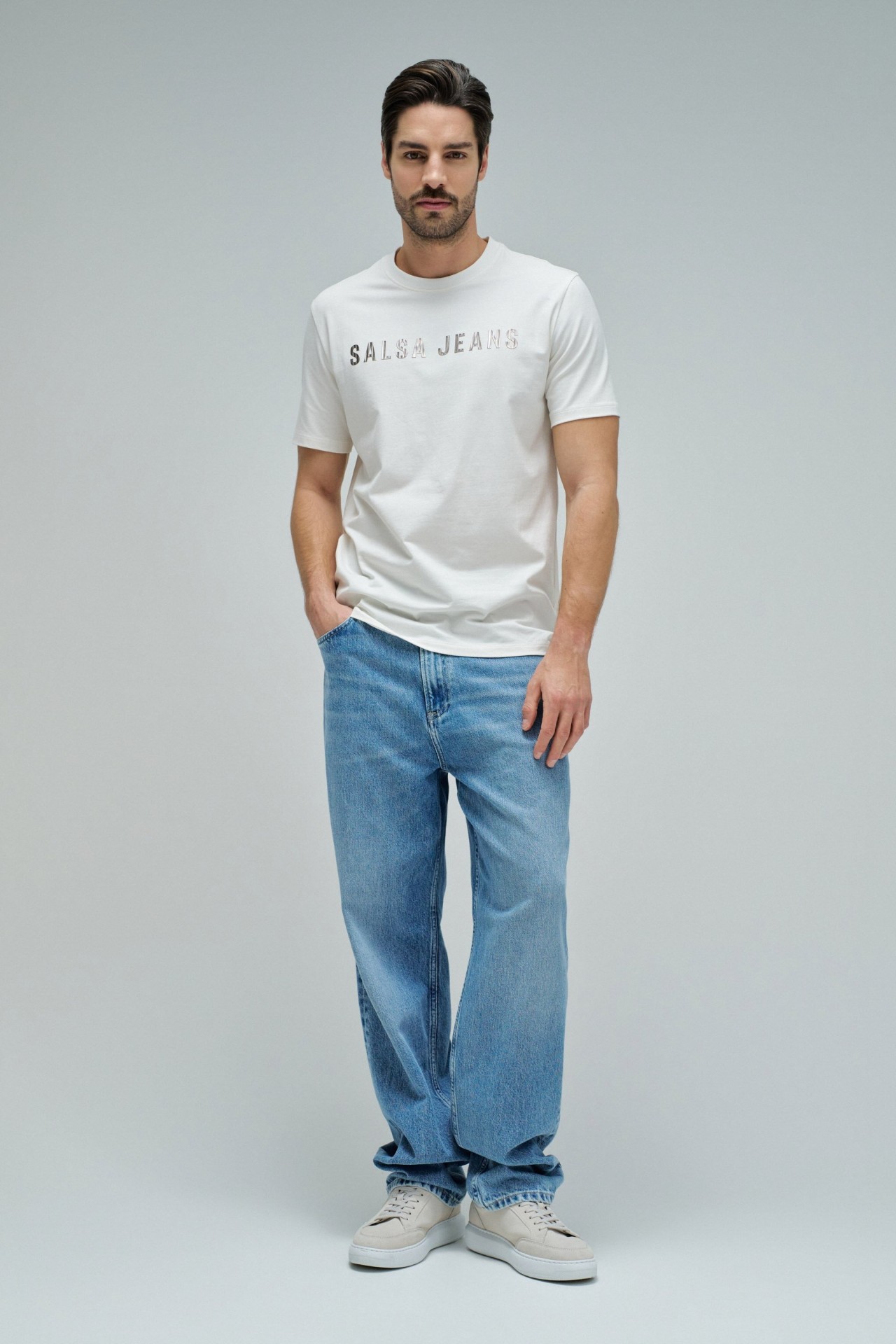 T-SHIRT COM BRANDING