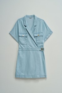 KORTE DUNGAREE IN LICHTDENIM