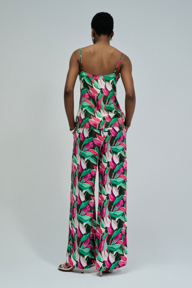 CALÇAS REGULAR FIT COM PADRÃO FLORAL